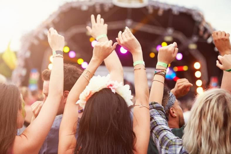 Sezon letnich festiwali w pełni. Ale czy imprezy masowe są bezpieczne dla naszych uszu?