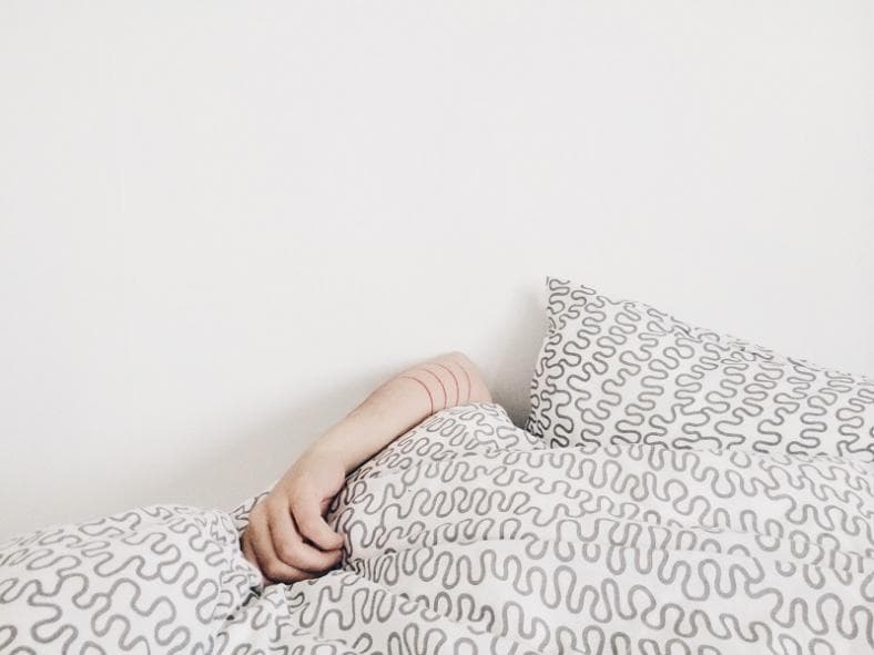 Czy spanie z zatyczkami do uszu jest bezpieczne?